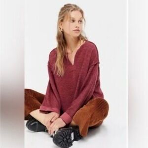 Urban Outfitters lounge sweater Oversized Sz S
V-Neck Long Sleeves